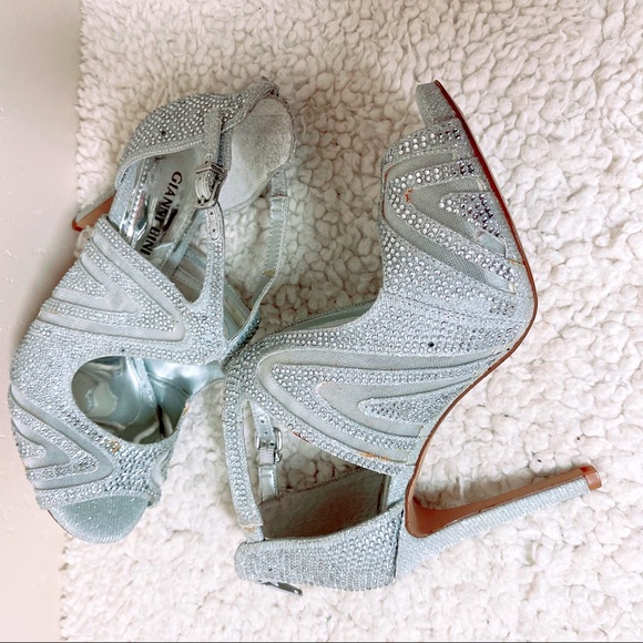 Silver Color Party & Evening Shoes from Gianni Bini - Size 6M - Picture 6 of 7